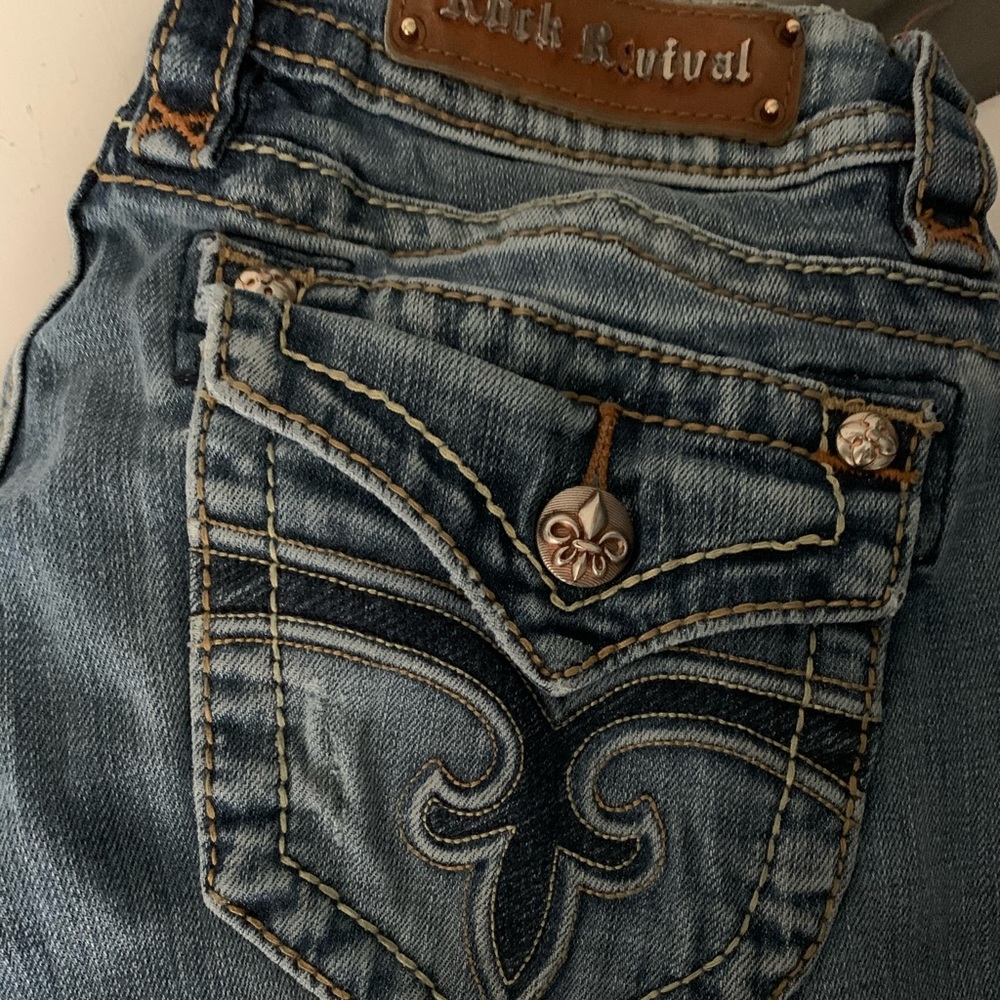 Rock revival jeans💙
